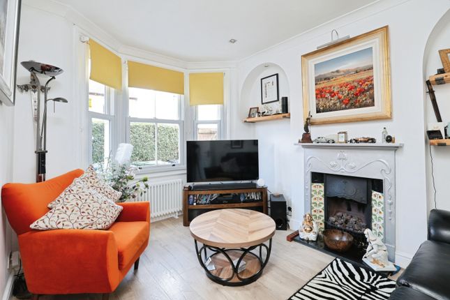 1, Cassiobridge Road, Watford photo 2