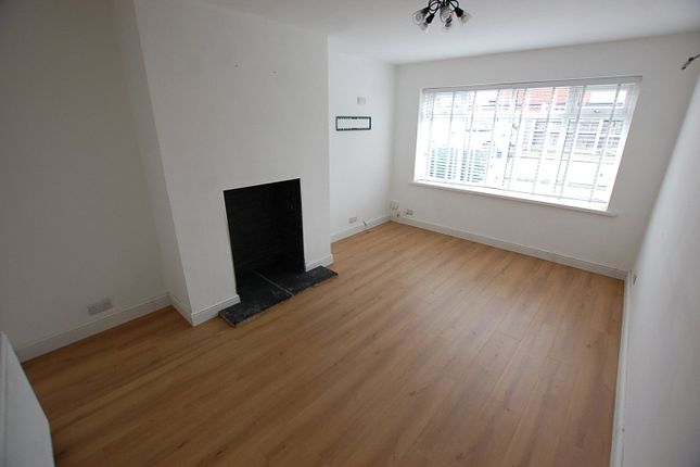 8, Rufford Close, Greater Manchester photo 2