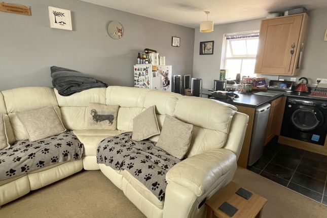 33 Hazel Avenue, Walton Cardiff, Tewkesbury photo 3