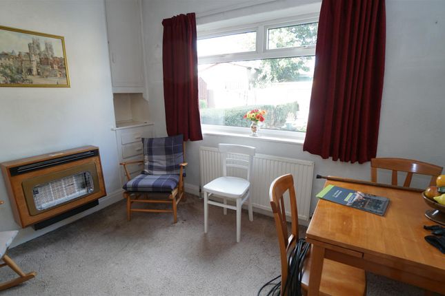 130, Wrose Road, Bradford photo 4