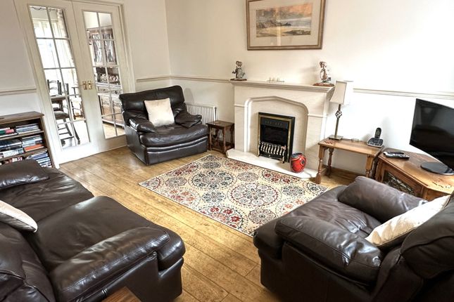 52, Cae Glas, Port Talbot photo 3