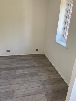 Flat for sale in Greenslade Road, Barking