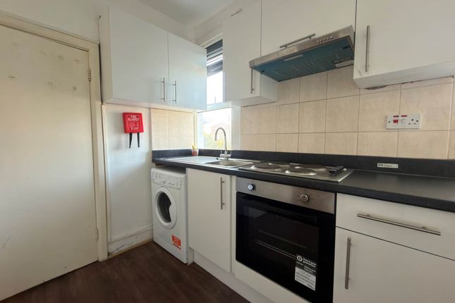 Flat 6, Etherley Road, London photo 3