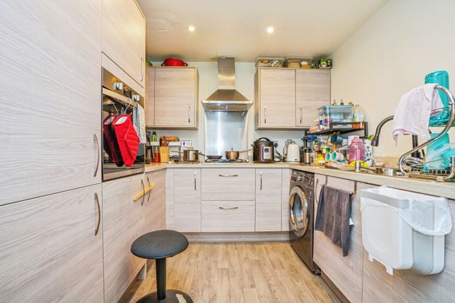 9, Oak Tree Place, Leeds photo 2