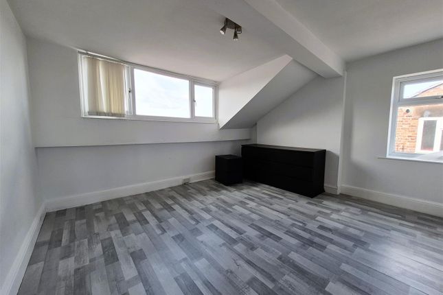 Flat 4, 33, Euston Grove, Prenton photo 2
