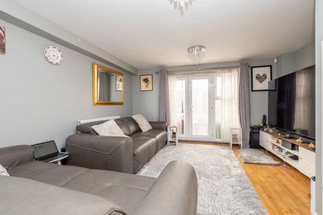 14, Hengist Way, Surrey photo 2