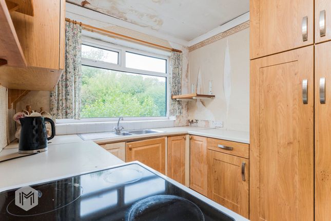 95 Lea Gate Close, Bolton photo 4