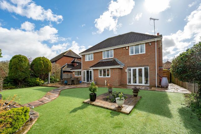 11, Lemmington Way, Horsham photo 2