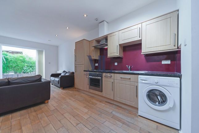 Cricklewood Lane, London photo 2