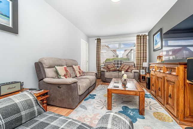 27, Fraser Drive, Lochgelly photo 3