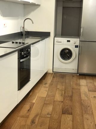 Flat to rent in Manningtree Street, London