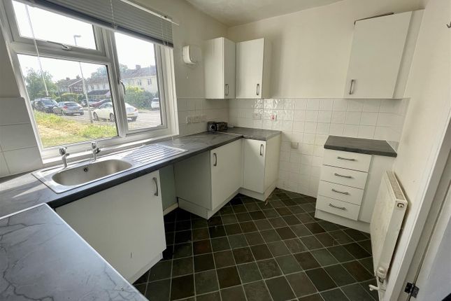 22, Moonrakers, Devizes photo 2