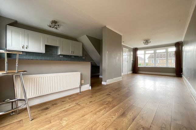 13 Shelton Avenue, Scarborough photo 3