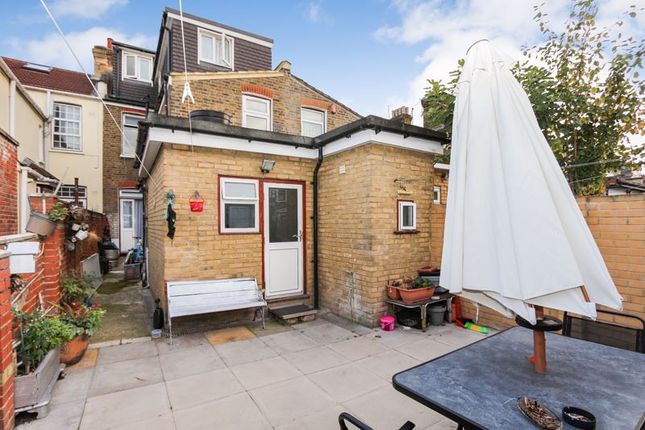 59, Sibley Grove, London photo 2