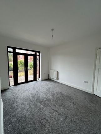 Laburnum Road, Denton photo 3