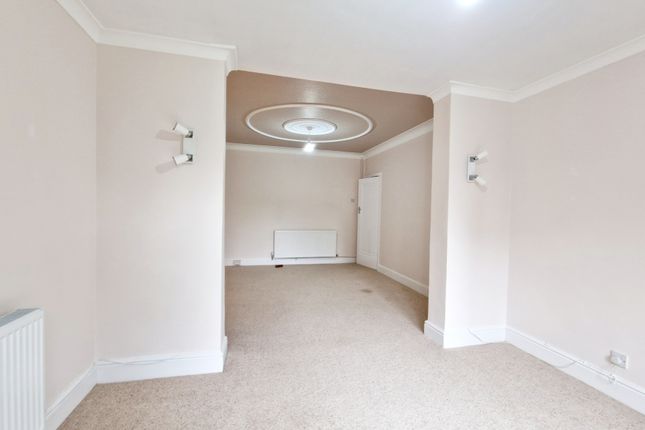 Eastmead Avenue, Greenford photo 4