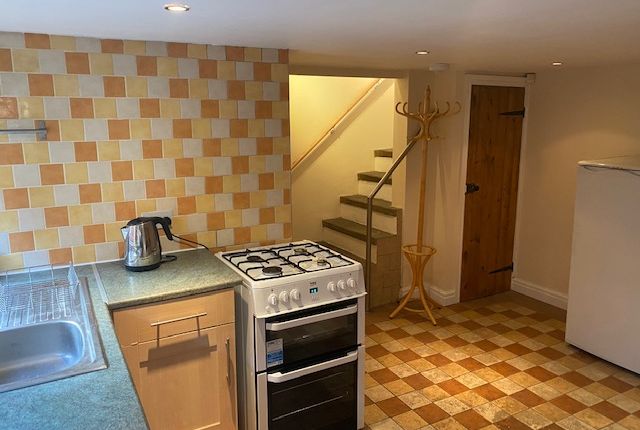 35, Longroyd Avenue Beeston Leeds photo 4