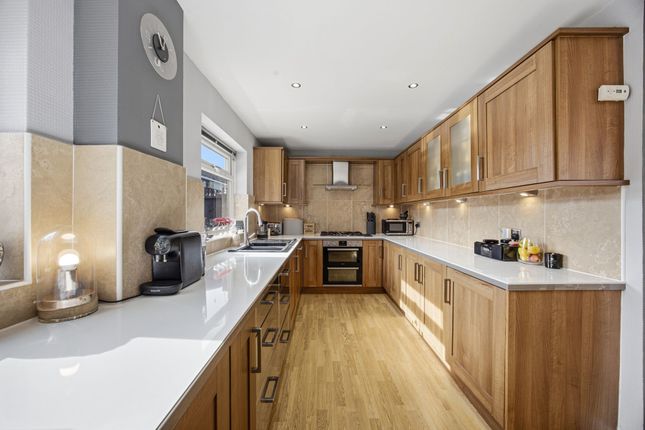 83 Goodshaw Avenue North, Rossendale photo 4