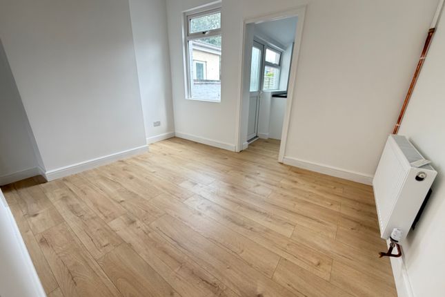 28, Clifton Road, NUNEATON photo 4