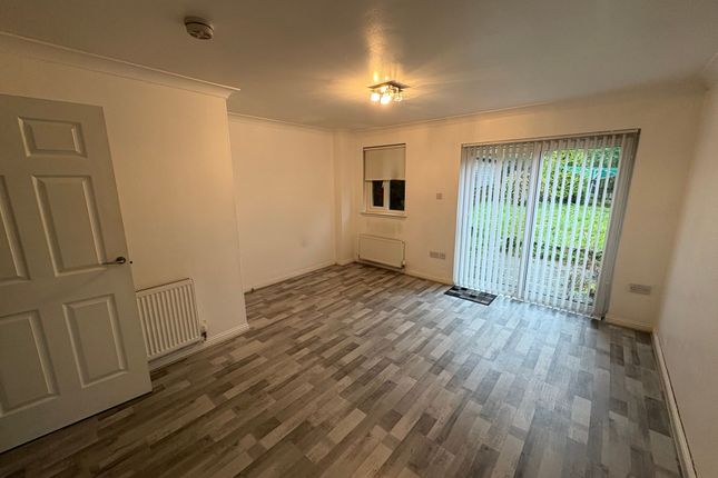136 Willow Drive, Johnstone photo 2