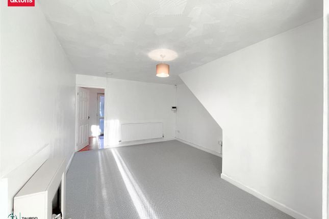 189, Pen Y Cae, Caerphilly photo 3