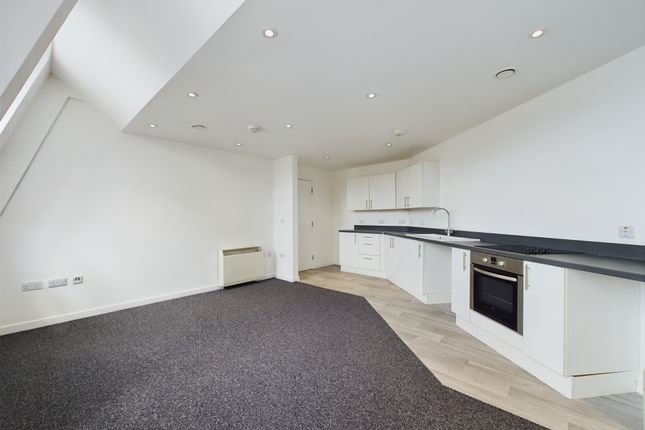 Flat to rent in Queens House, Paragon Street