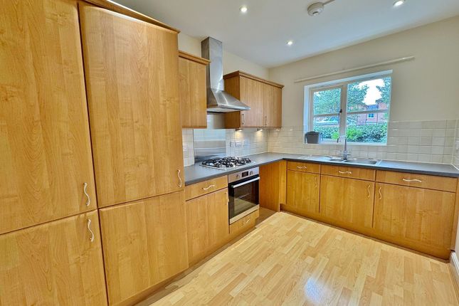 6, Lesser Horseshoe Close, Fareham photo 3