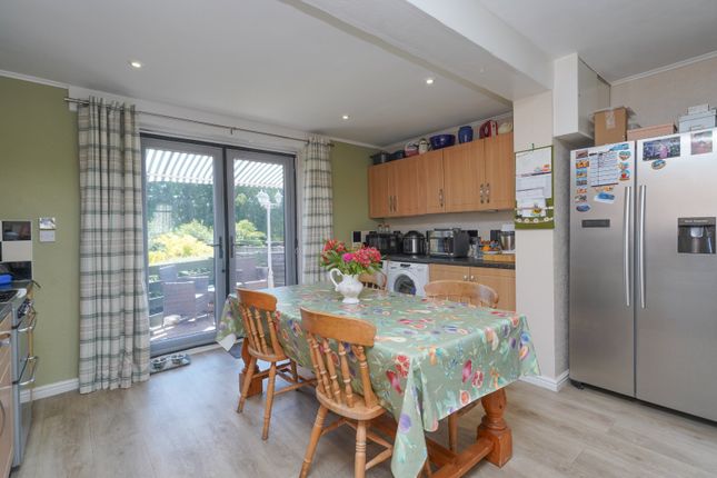 220, Heath Road, Bedworth photo 4