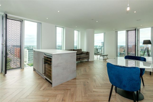 16.02, Elizabeth Tower, Manchester photo 3