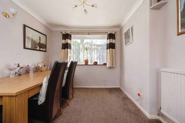 22, Lowry Gardens, Southampton photo 3