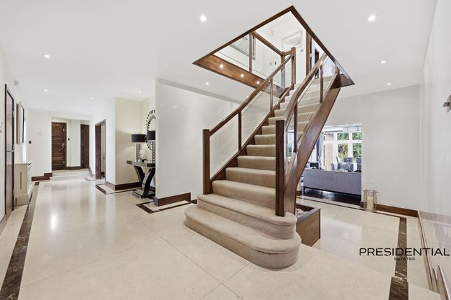 54 Manor Road, Chigwell photo 2