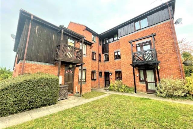 Thumbnail Flat to rent in Didcot, Oxfordshire