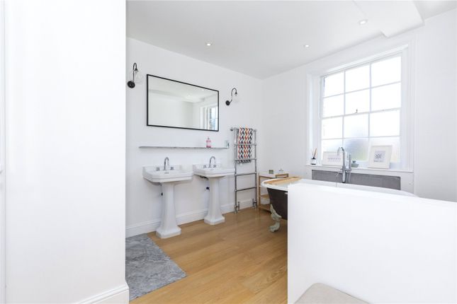 The Upper Maisonette, 102, Islington High Street, London photo 4
