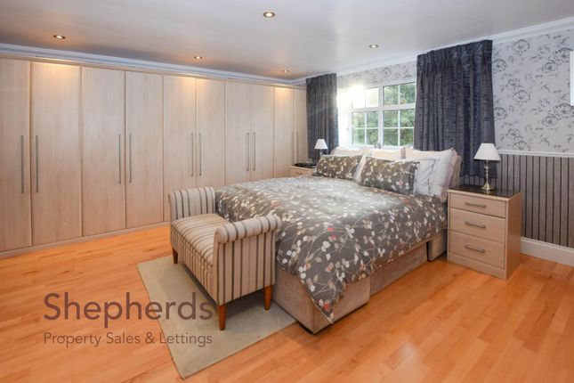 Detached house for sale in Woodside, Cheshunt, Waltham Cross