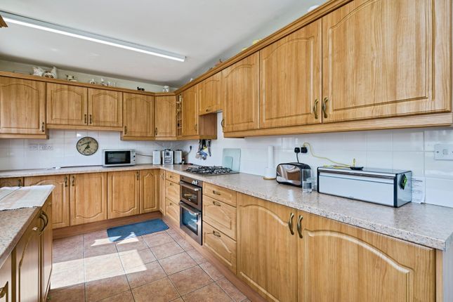 8, Thorneycroft Lane, Wolverhampton photo 4
