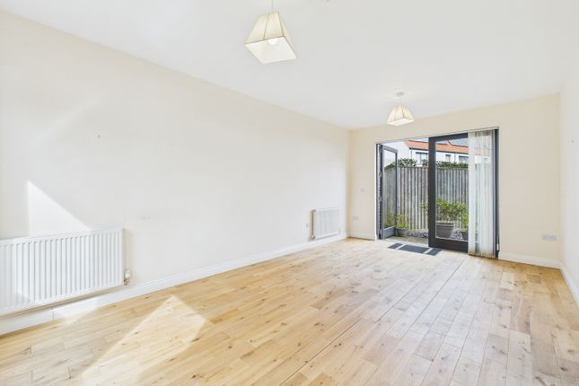 32, Derwent Way, York photo 4