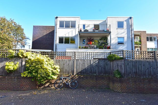 2-bed flat on Flat 12, Meadowview Ashburnham Road, Richmond, £450,000