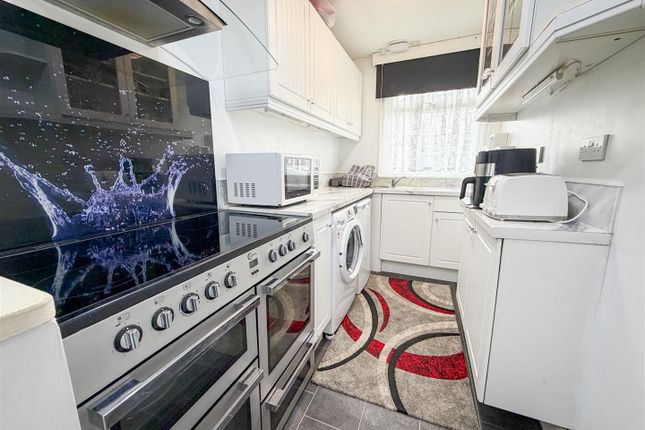 18, Castlehill Park, London Road, Great Clacton photo 2