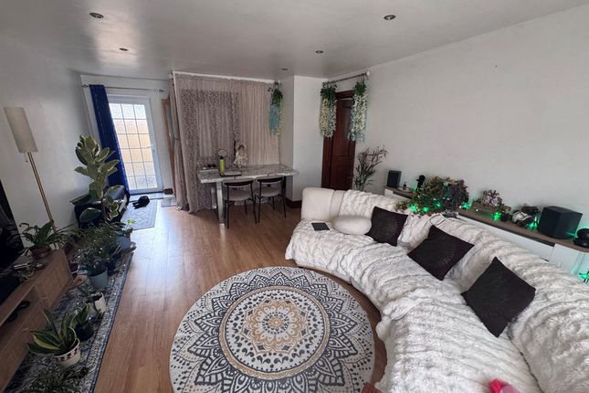 27a, Manor Lane, Hayes photo 5