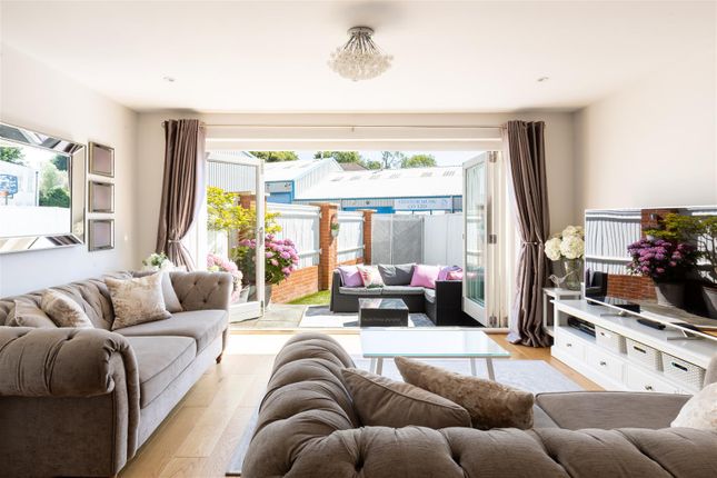 6, Chantry Mews, Albert Road North, Reigate photo 2