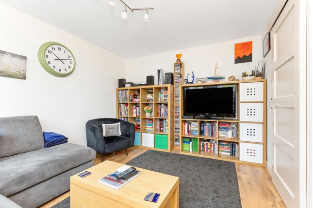 7, Greenlaw Hedge, Colinton Mains, Edinburgh photo 3