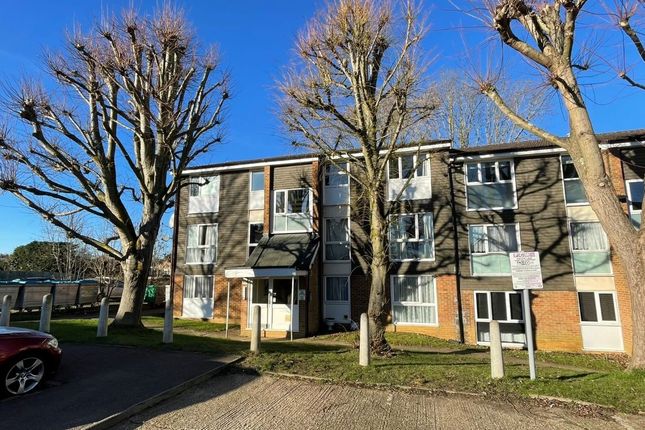 Thumbnail Flat for sale in 46 Cuffley Court, Hemel Hempstead, Hertfordshire