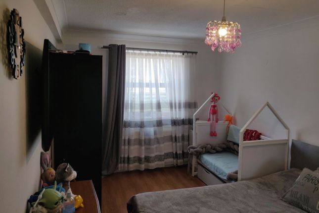 50, Grove Road, Mitcham photo 4