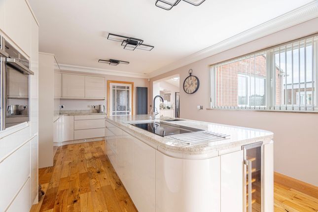 293 Lowestoft Road, Great Yarmouth photo 3