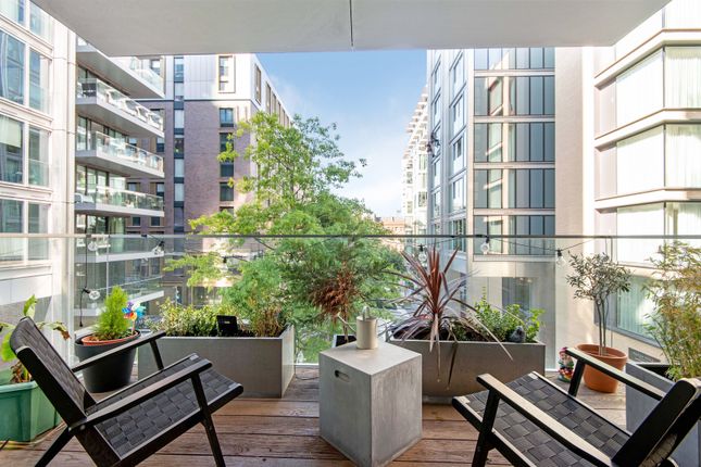 Flat for sale in Carter Way, London