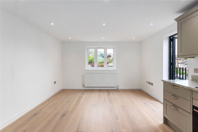 Flat for sale in Forest Hill Road, London