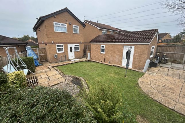 14, Ferndown Avenue, Oldham photo 2