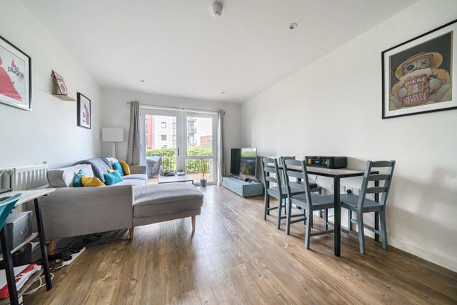 19 Fairbourne Court,, Denyer Walk, Hampshire photo 3
