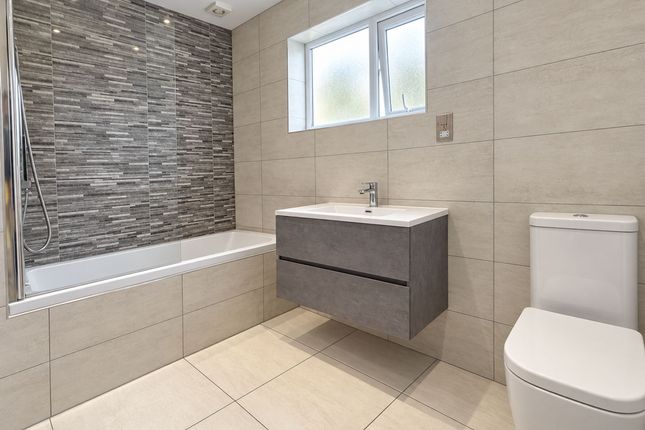 30a Compton Crescent, Ferndown photo 5