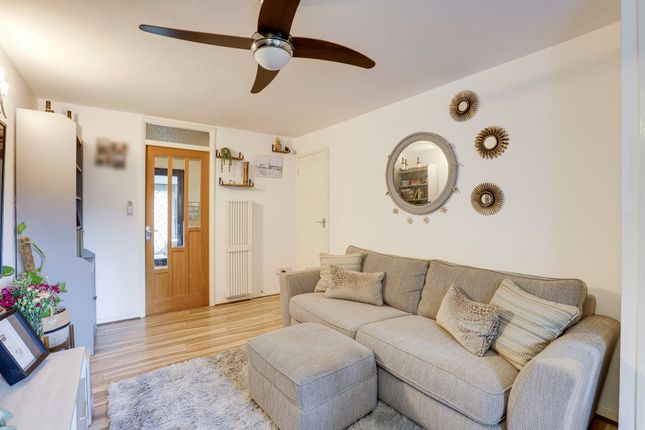 7 Tudor Close, Nottingham photo 2